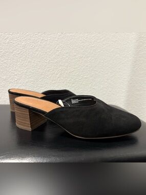 Universal Thread Black Suede Slip-On Block Heel Mules